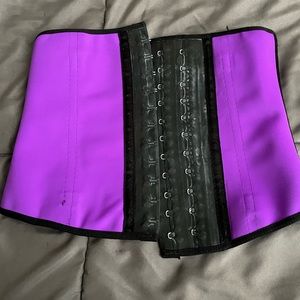 Waist cincher